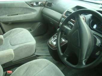 2002 Mitsubishi Grandis Pictures