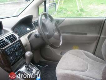 2002 Mitsubishi Grandis Pictures