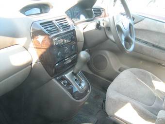 2002 Mitsubishi Grandis Images