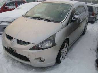 2003 Mitsubishi Grandis Images