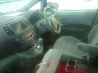 2003 Mitsubishi Grandis Pics