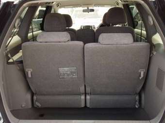 2003 Mitsubishi Grandis Photos