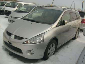 2003 Mitsubishi Grandis Pics