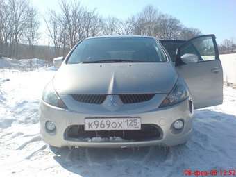 2003 Mitsubishi Grandis Photos