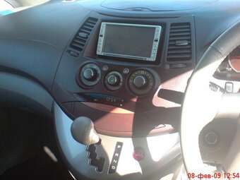 2003 Mitsubishi Grandis Images