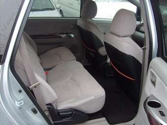 2003 Mitsubishi Grandis Photos