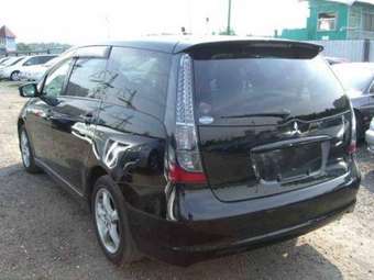 2003 Mitsubishi Grandis Photos