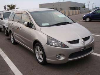 2003 Mitsubishi Grandis Pictures