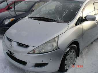 2003 Mitsubishi Grandis Pictures