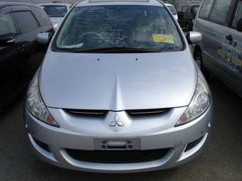 2003 Mitsubishi Grandis Images