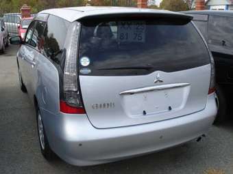 2003 Mitsubishi Grandis Pics