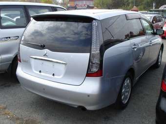 2003 Mitsubishi Grandis Pictures