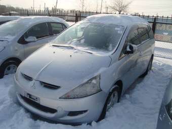 2003 Mitsubishi Grandis Pictures