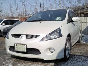 2003 Mitsubishi Grandis Images