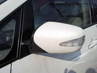 2003 Mitsubishi Grandis Pictures
