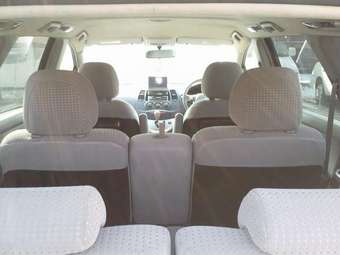 2003 Mitsubishi Grandis Pictures