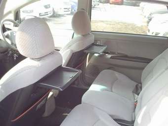 2003 Mitsubishi Grandis Photos
