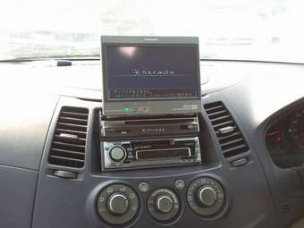 2003 Mitsubishi Grandis Photos