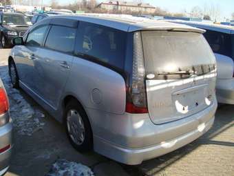 2003 Mitsubishi Grandis Photos