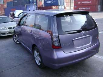 2003 Mitsubishi Grandis Pictures
