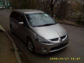 2003 Mitsubishi Grandis Pictures