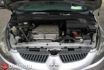 2003 Mitsubishi Grandis Photos