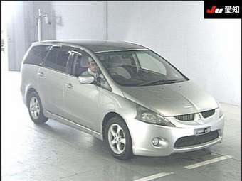 2003 Mitsubishi Grandis Pictures