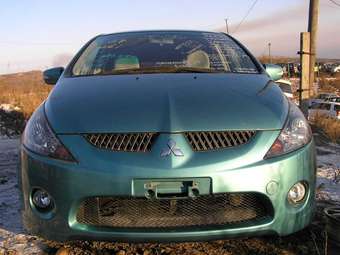 2003 Mitsubishi Grandis Photos