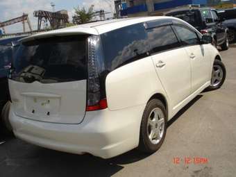 2003 Mitsubishi Grandis Photos