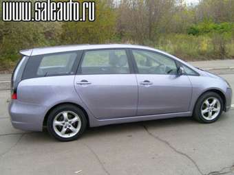 2003 Mitsubishi Grandis Pictures