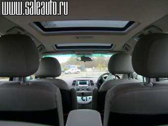 2003 Mitsubishi Grandis Photos