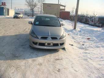 2003 Mitsubishi Grandis Photos