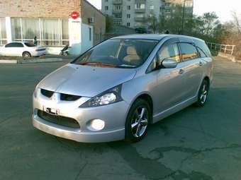 2003 Mitsubishi Grandis Pictures