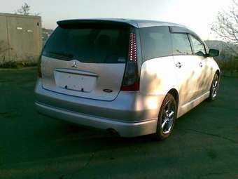 2003 Mitsubishi Grandis Photos