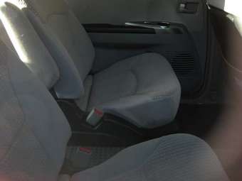2003 Mitsubishi Grandis Photos