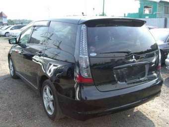2003 Mitsubishi Grandis Pictures