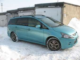 2003 Mitsubishi Grandis Pics