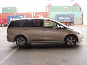 2003 Mitsubishi Grandis Pictures