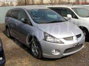 2003 Mitsubishi Grandis Photos