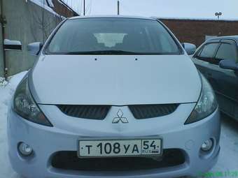 2003 Mitsubishi Grandis Photos