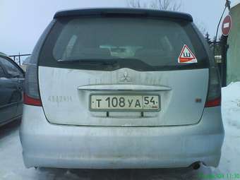 2003 Mitsubishi Grandis Photos