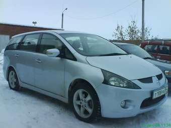 2003 Mitsubishi Grandis Images