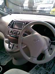 2003 Mitsubishi Grandis Images