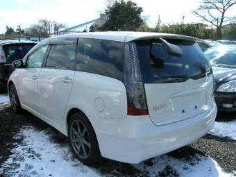 2003 Mitsubishi Grandis Pictures