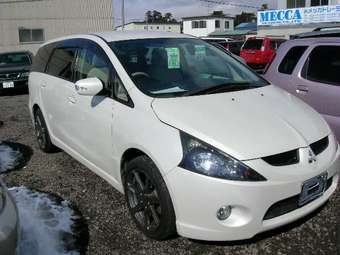 2003 Mitsubishi Grandis Pictures