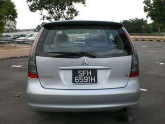 2003 Mitsubishi Grandis Images