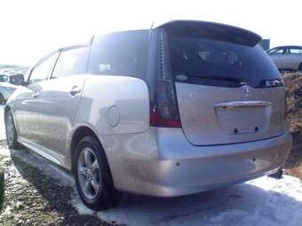 2003 Mitsubishi Grandis Images