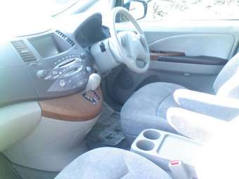 2003 Mitsubishi Grandis Pictures