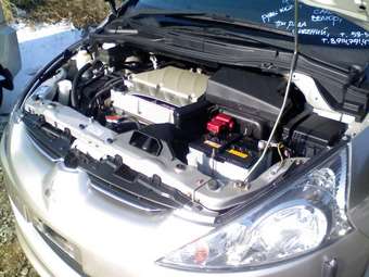 2003 Mitsubishi Grandis Pictures