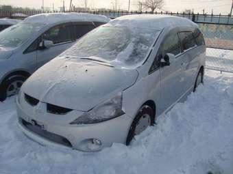 2003 Mitsubishi Grandis Photos